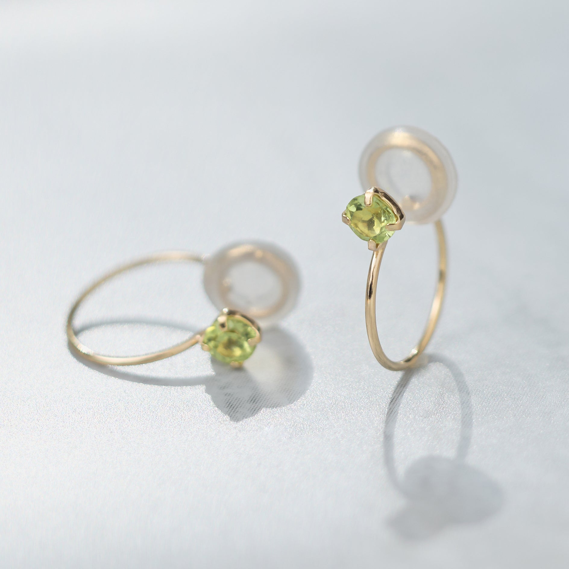 K10 誕生石 イヤリング（8月：ペリドット）- me.（エムイードット）