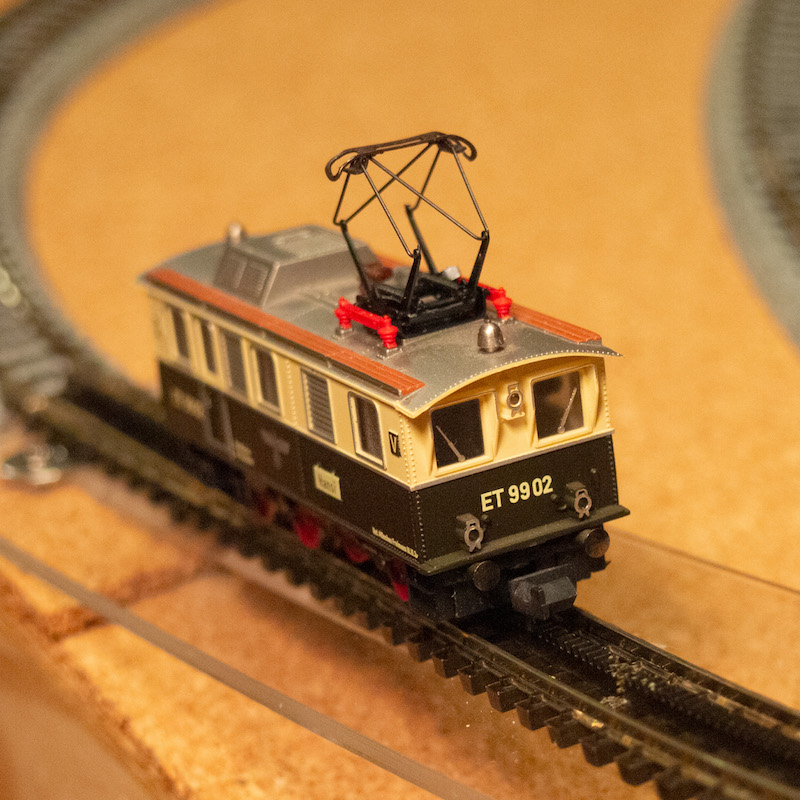 Nゲージのオシャレなアプト式電車: 目白の風景、40年前と見比べると