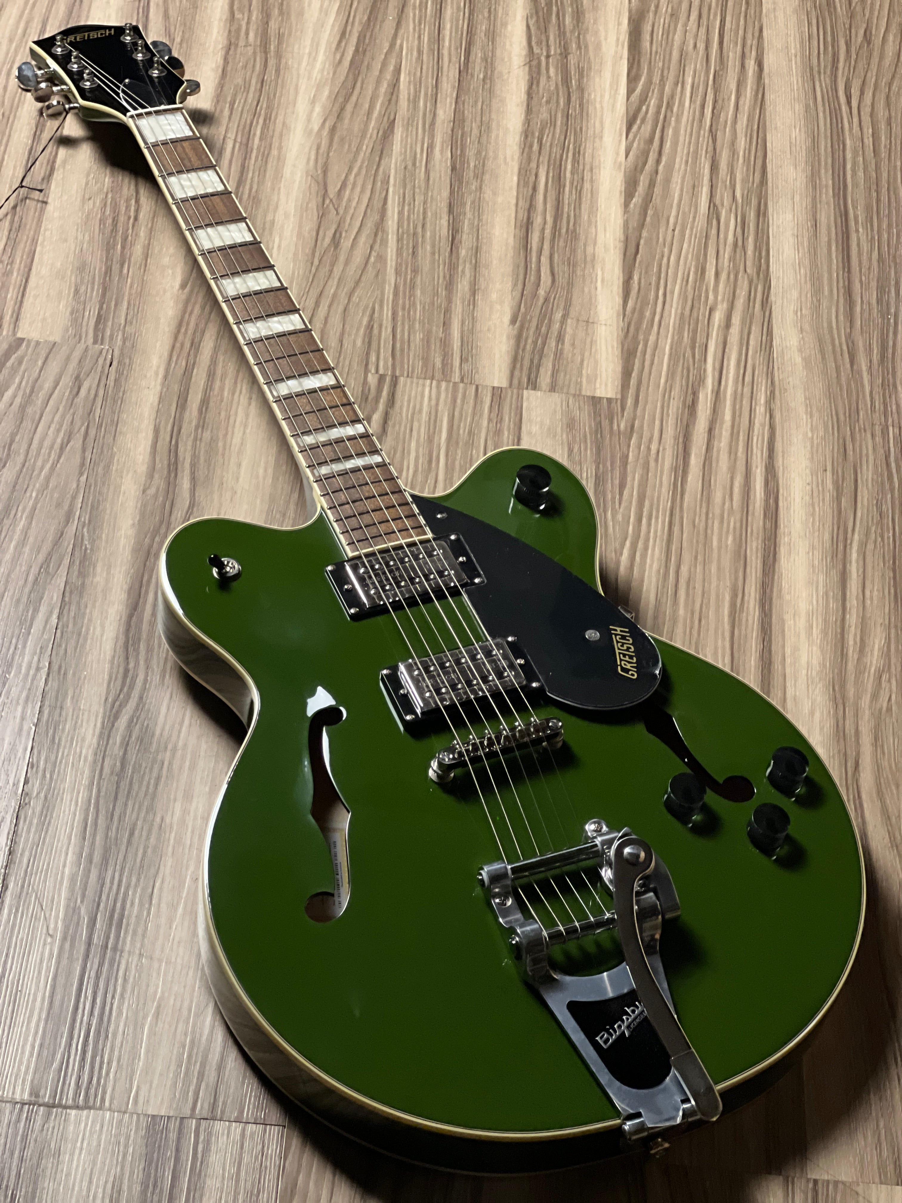 Gretsch G2622T Streamliner Hollowbody in Torino Green with Bigsby