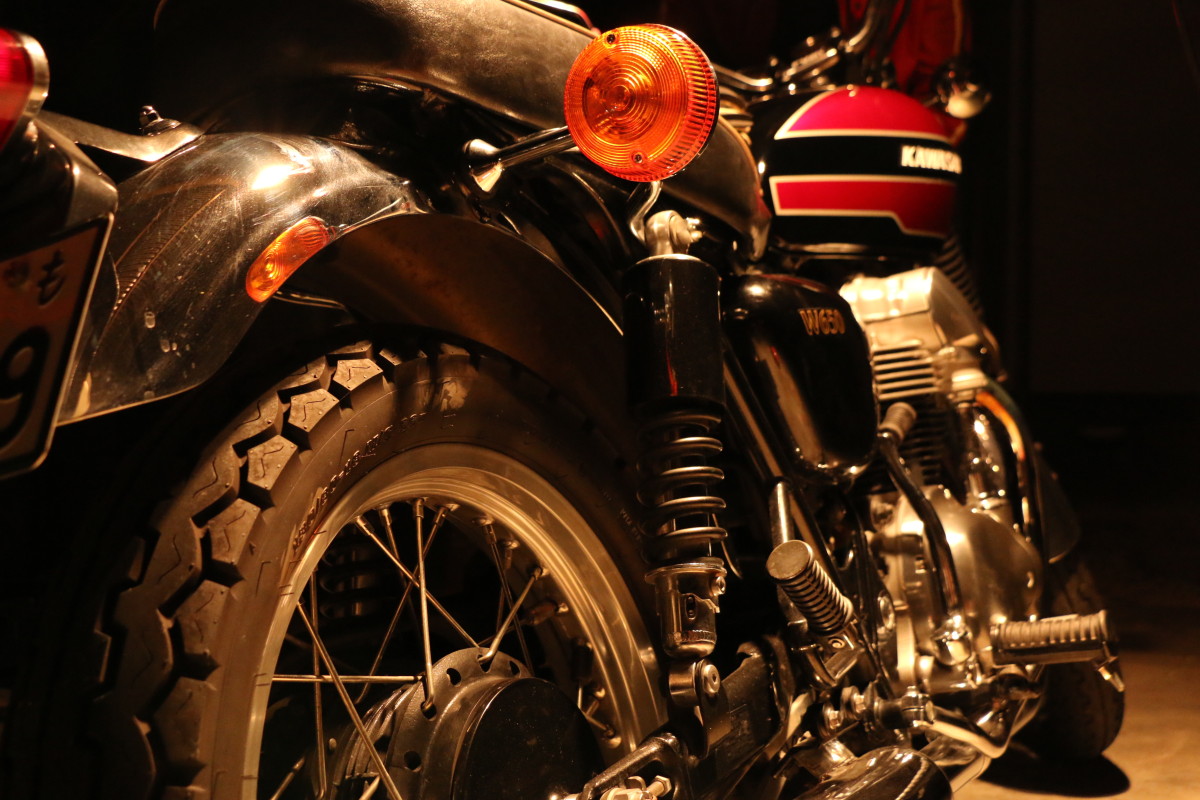 レビュー】カワサキW650のウインカーをイナドメのW3風ウインカーに交換