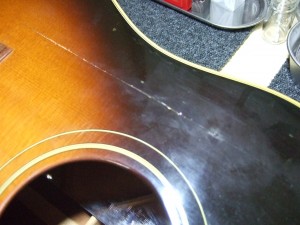 Gibson J-45 トップ＆サイド割れリペア | Neiro Design