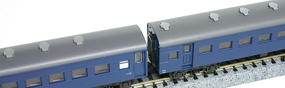 古いスハ43を新製品に混ぜる