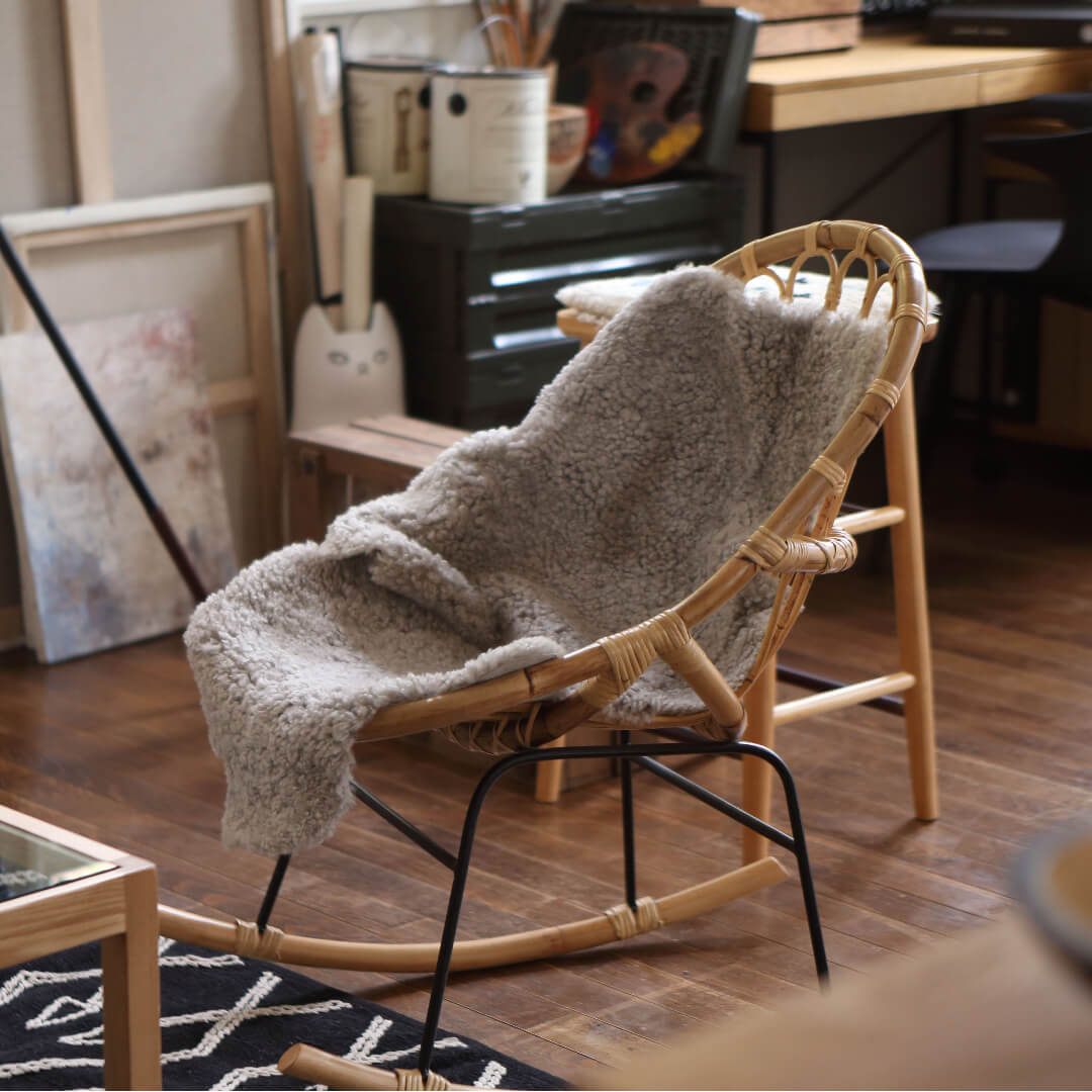 涼しげな高級リゾート風ラタンロッキングチェア‐【公式】秋島良品