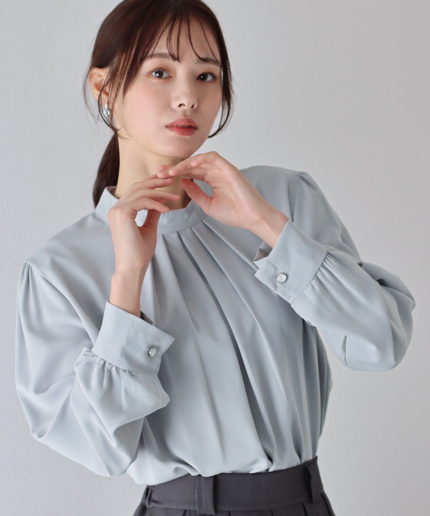 ハイネックタックブラウス【ネコポス】 – BLUE ONLINE