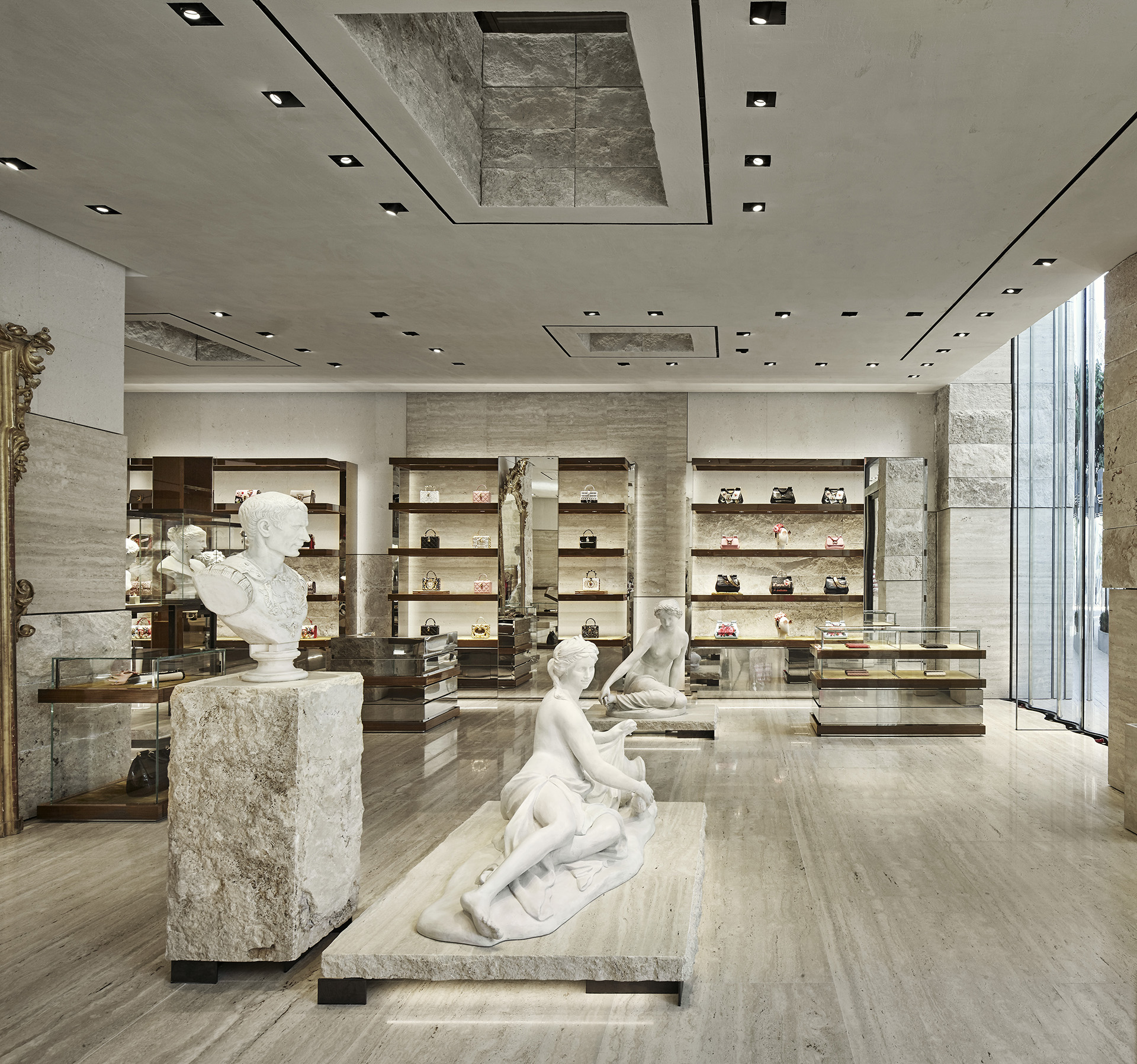 CURIOSITY NEWS | DOLCE & GABBANA NEW STORE IN MIAMI “BEHIND THE