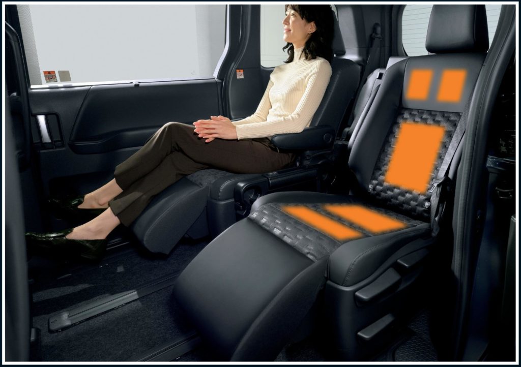 フルモデル新型ノア/ヴォクシー2022・2列目のオットマンのレベルは