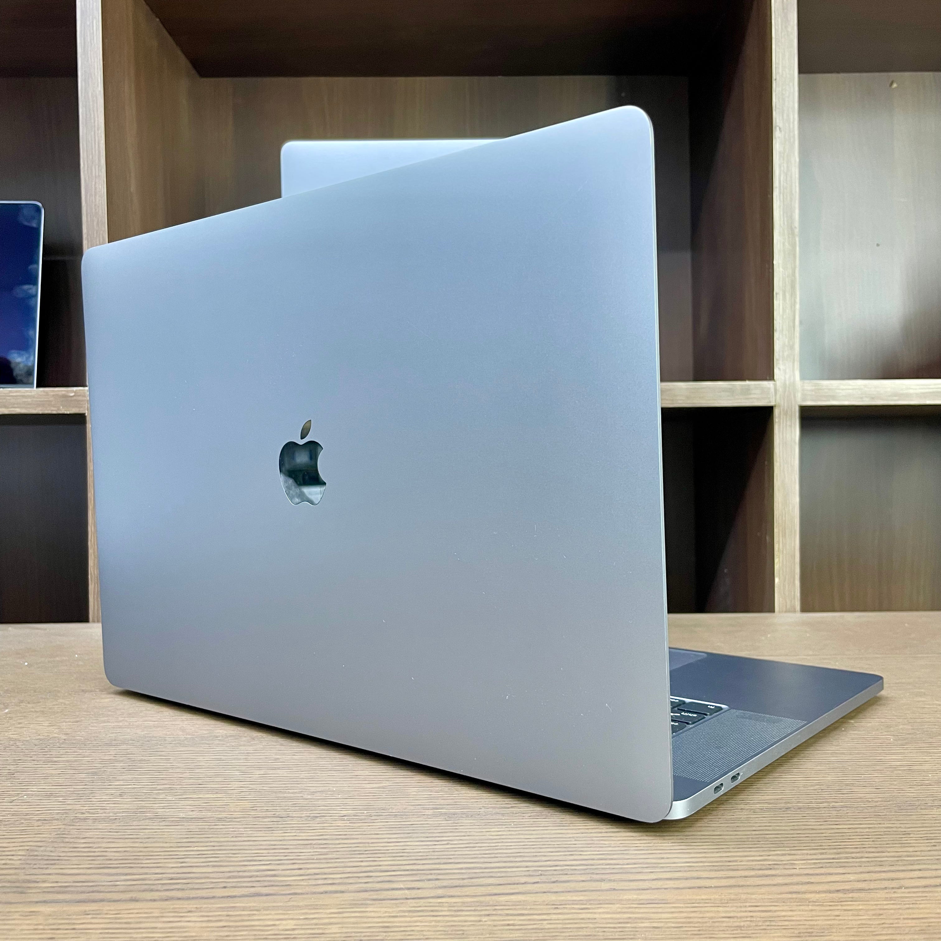 Apple MacBook Pro - A2141 - Intel Core i7 2019 - 16GB / 16