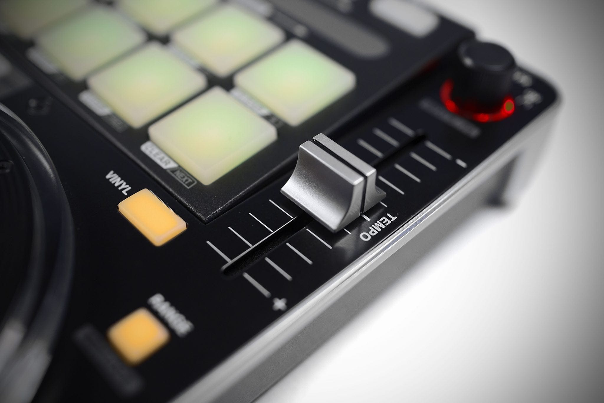 REVIEW: Vestax VCI-380 DJ Controller Part 1