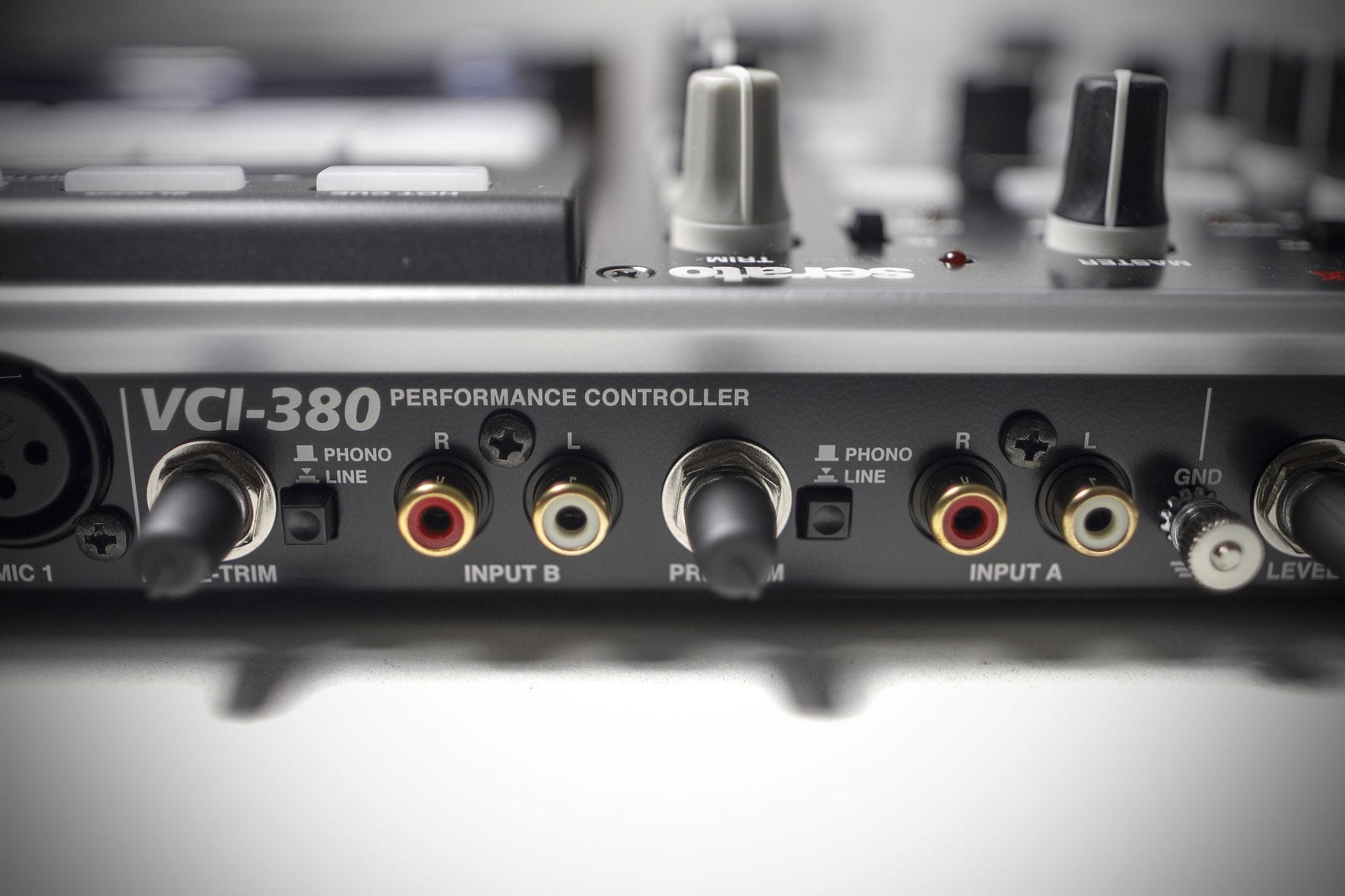 REVIEW: Vestax VCI-380 DJ Controller Part 1
