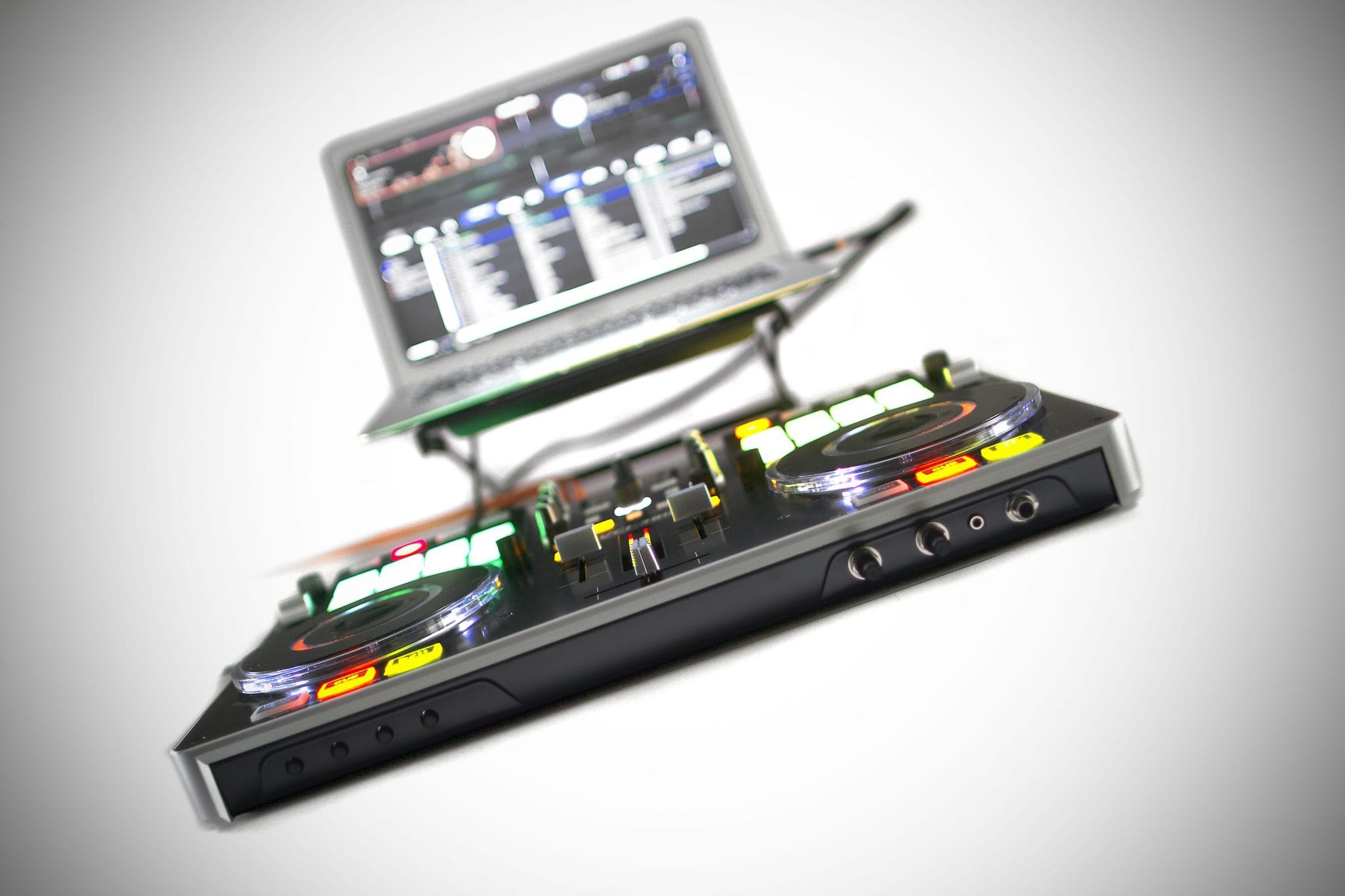 REVIEW: Vestax VCI-380 DJ Controller Part 1