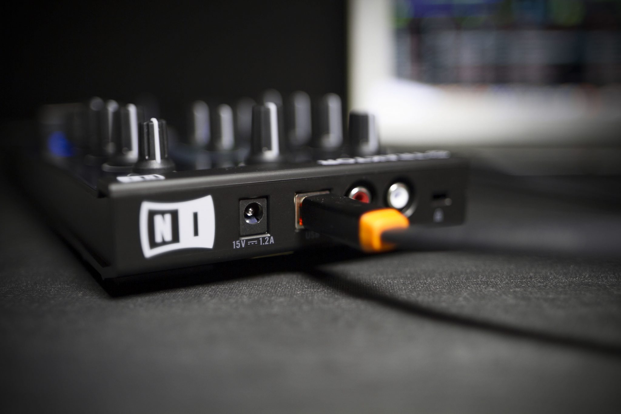 Traktor Kontrol Z1 — Unboxing and first impressions