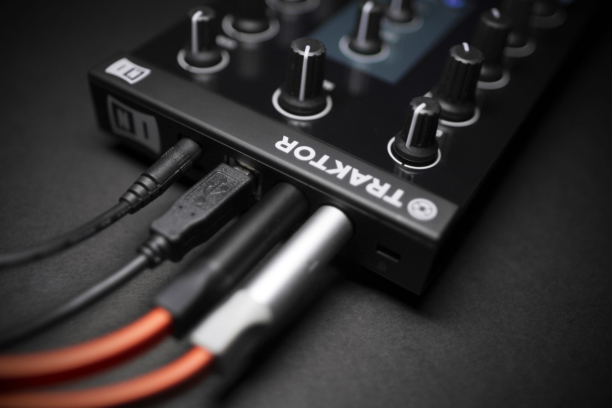 REVIEW: Traktor Kontrol Z1 DJ Controller