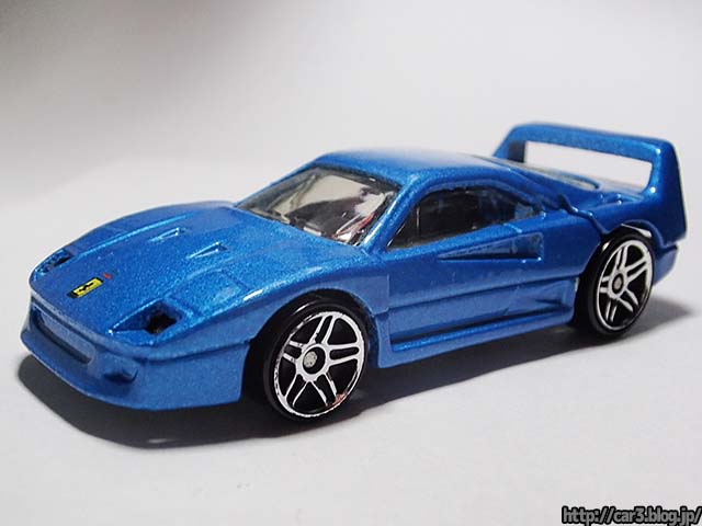 ホットウィールミニカーのフェラーリF40は珍しいブルーメタイック
