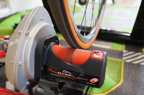 Eliteの固定ローラー台「Super Crono Fluid ElastGel Digital Trainer