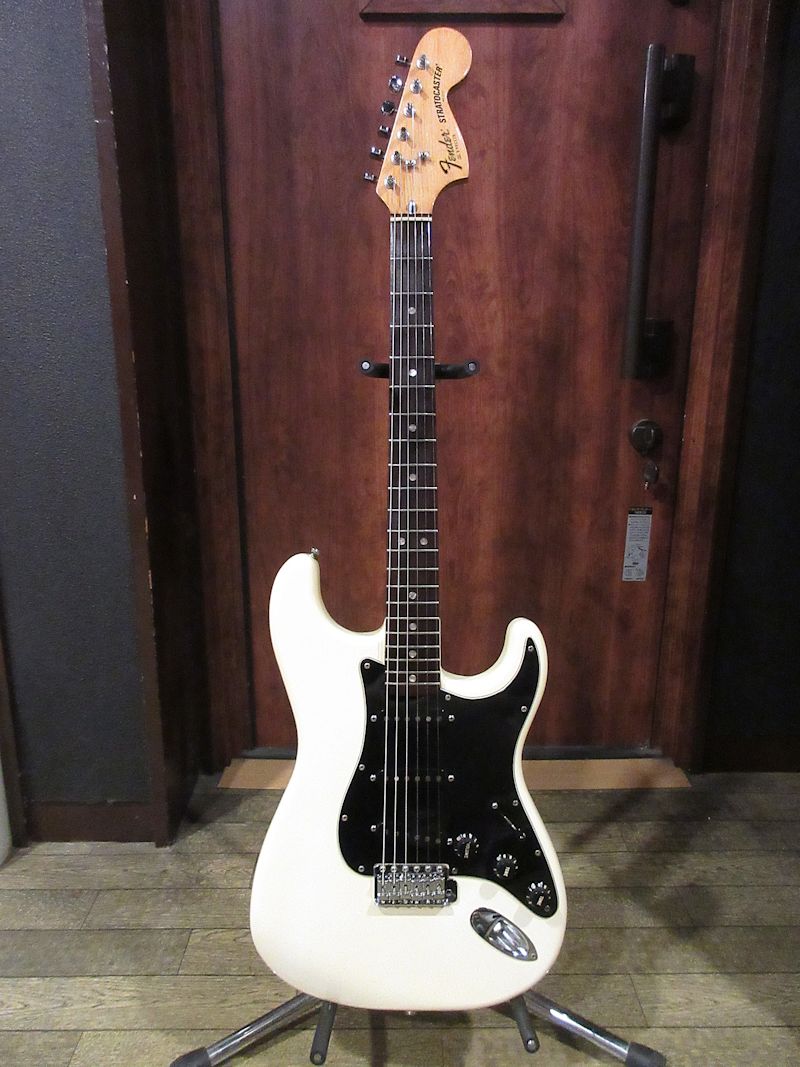1979 Fender Stratocaster Olympic White/Rose - ヴィンテージギター