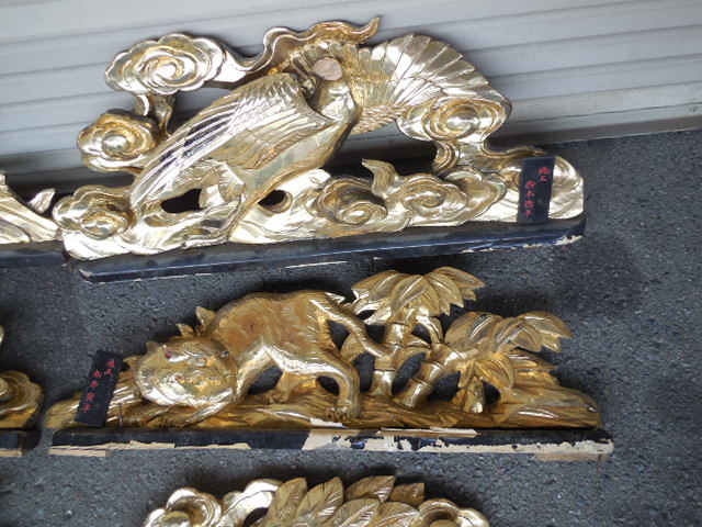 閑江戸末期一刀彫り高浮彫『渓流龍人物風景図』 木造彩漆金箔