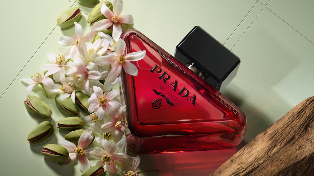 新作「プラダ パラドックス ラディカル エッセンス パルファム」登場