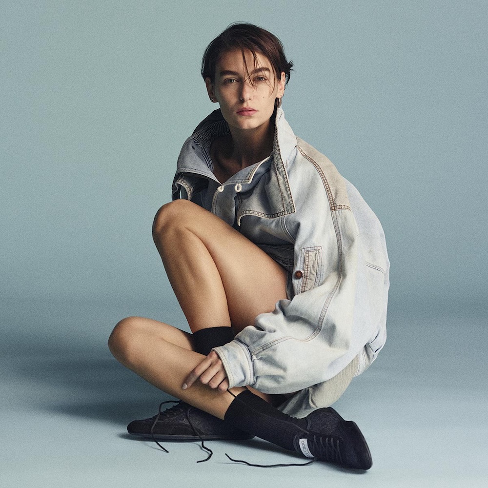 JIMMY CHOOより新作スニーカー「SUNNY」が登場 | GIANNA