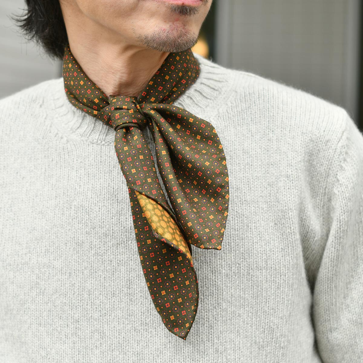 Atto Vannucci【アットヴァンヌッチ】ネッカチーフ 81119 シルク 小紋