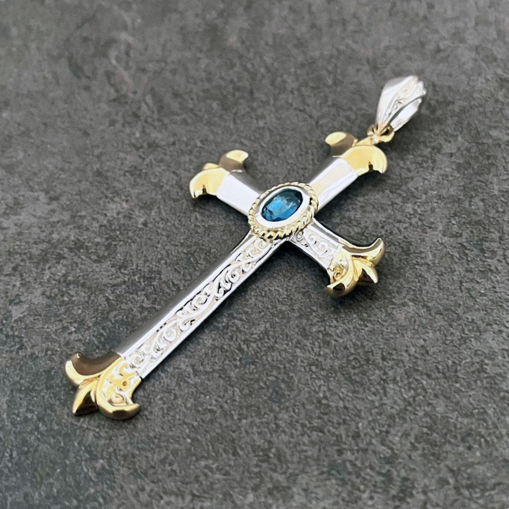 ロンドンブルートパーズ コンビカラー リリークロス シルバー