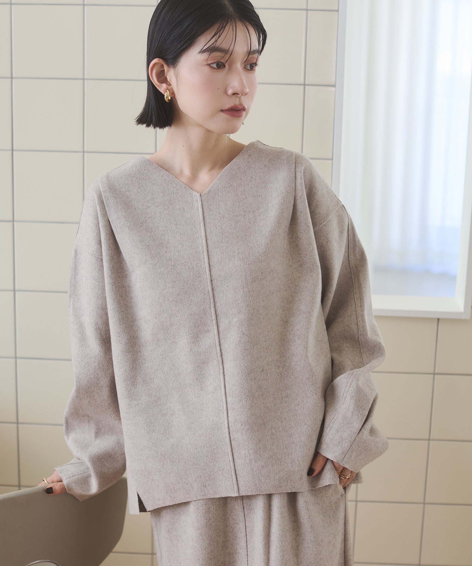 圧縮ニットソー Vネック コクーンニット