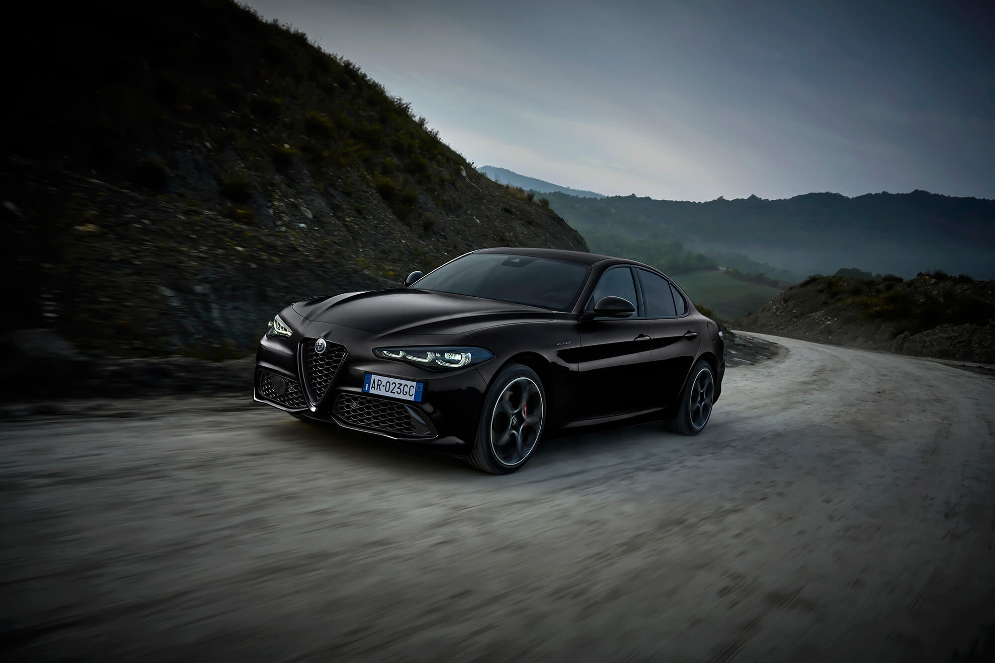 アルファ ロメオ、 GIULIA限定車「Veloce Monochrome Edition」発売