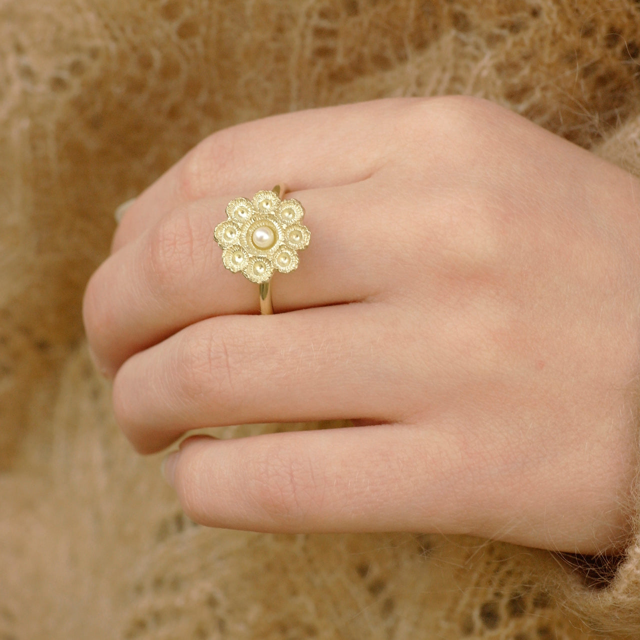 Zeeland knot ring gold goes – Hester Zagt