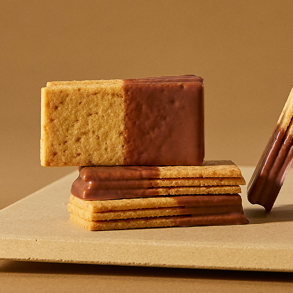 開拓の詩 三枚重ねチョコがけクッキー – 北海道コンフェクトグループ公式