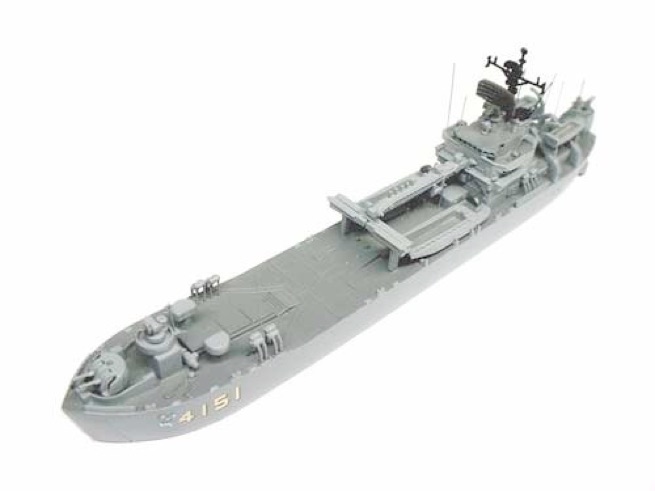 実艦 海上自衛隊の輸送艦。 みうら型の1番艦。 ・1/700キット メーカ