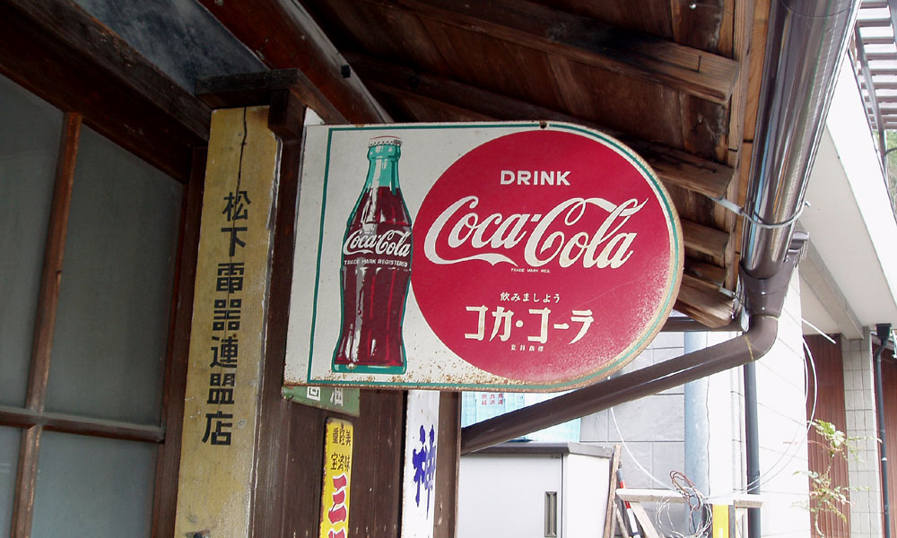 1996年enjoy＊コカコーラ＊ホーロー琺瑯丸看板＊エナメル七宝ボタン