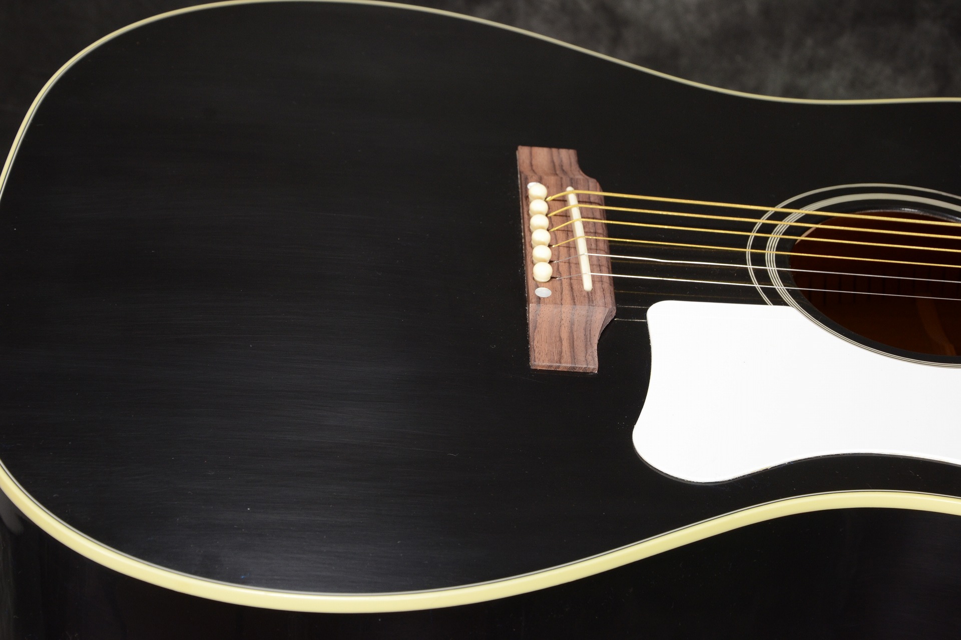 大人気のGibson 60s J-45 EBにVOS仕様が限定で誕生！！ – GuitarQuest