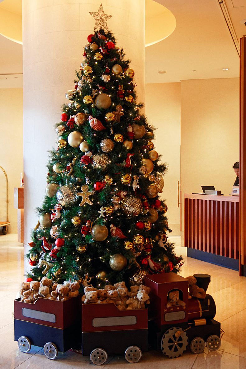 今年もこの季節 「クリスマスツリーからのおくりもの」 2018年ザ