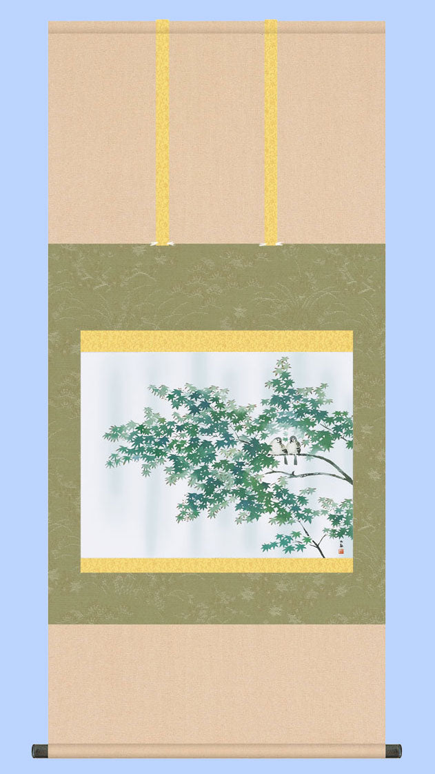 横山大観《緑雨》名画複製画掛け軸 ― 雨に濡れる楓と二羽の雀 – 寿鳳