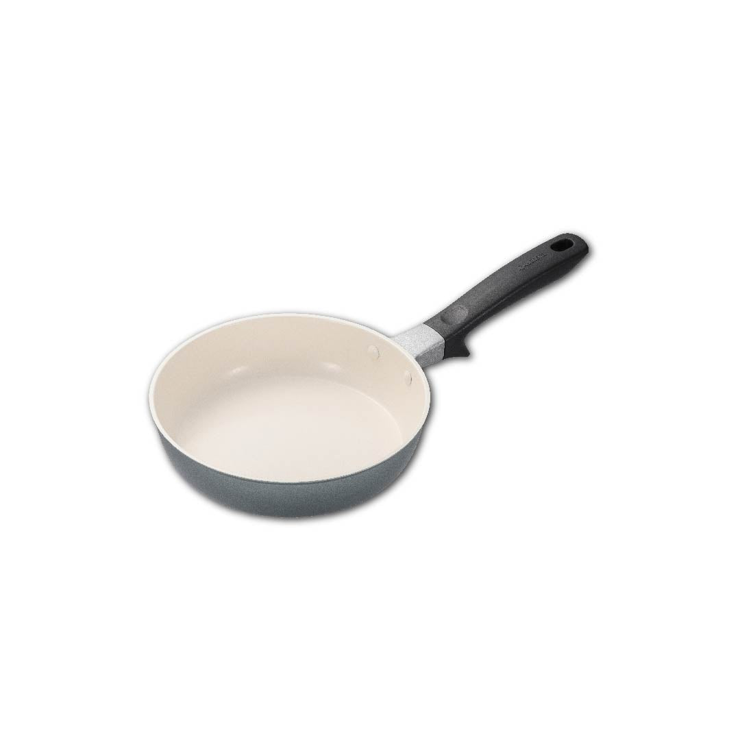 公式】京セラ セラブリッド フライパン 20cm（ガス火専用） – 京セラ