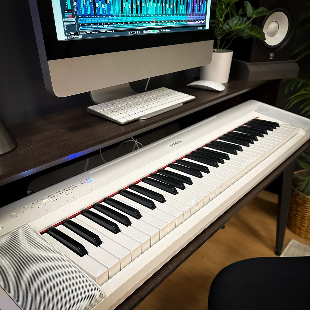 Yamaha Piaggero NP-15 61-Key Portable Keyboard - White BONUS PAK