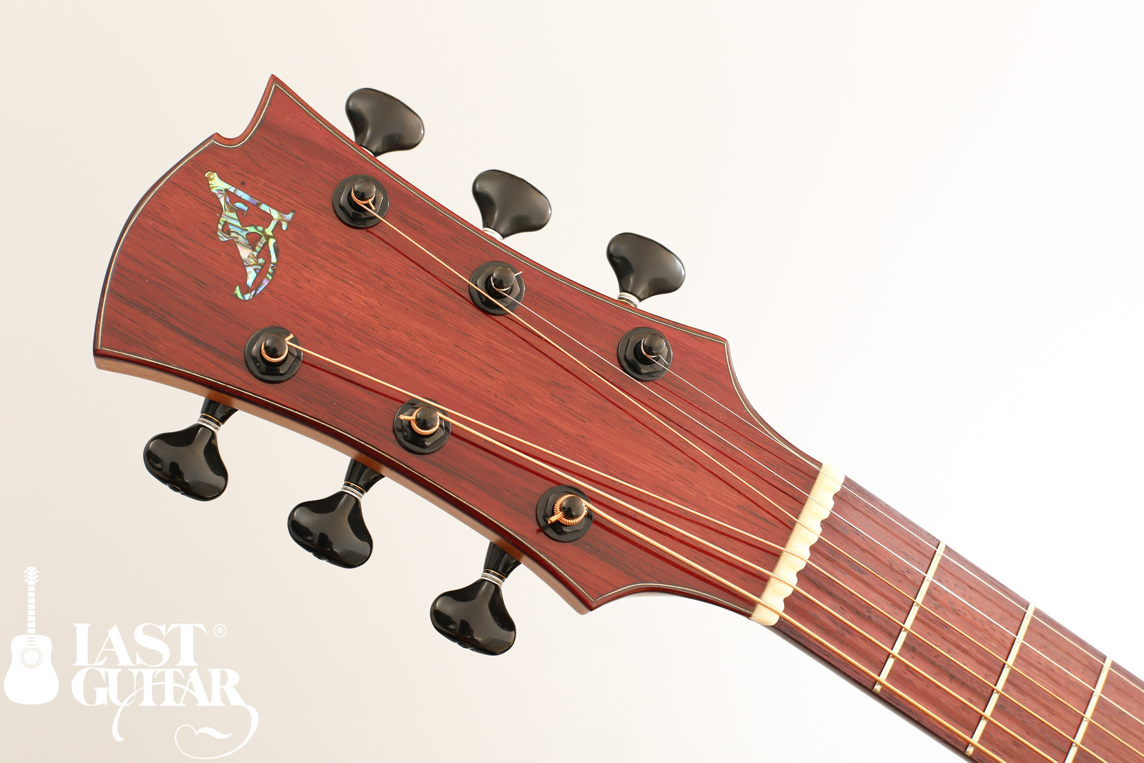 35年間自然乾燥させたハカランダを使用、ARIMITSU GUITAR CRAFT AMD