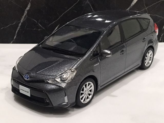 オークション戦利品～トヨタ プリウスα (後期型) カラーサンプル