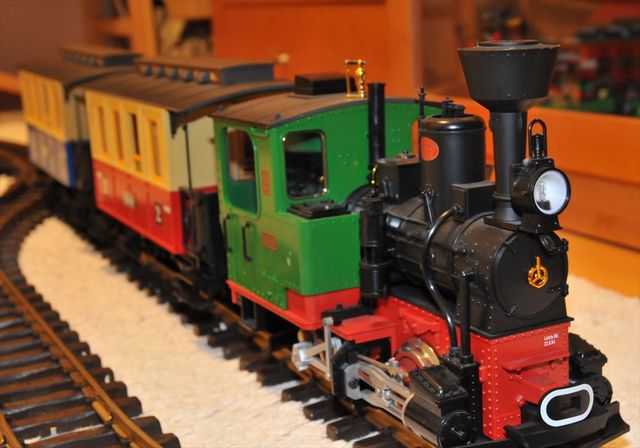 鉄道模型の楽しみ方 LGB Gゲージ庭園鉄道偏 : クローゼットの中の鉄道模型