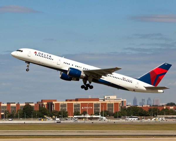 デルタ航空、ボーイング757−200型機などのナローボディー機の内装を