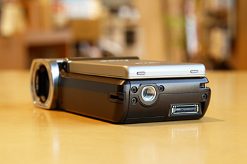 世界最小・最軽量のハイビジョンカメラ「HDR-TG1」をレビュー