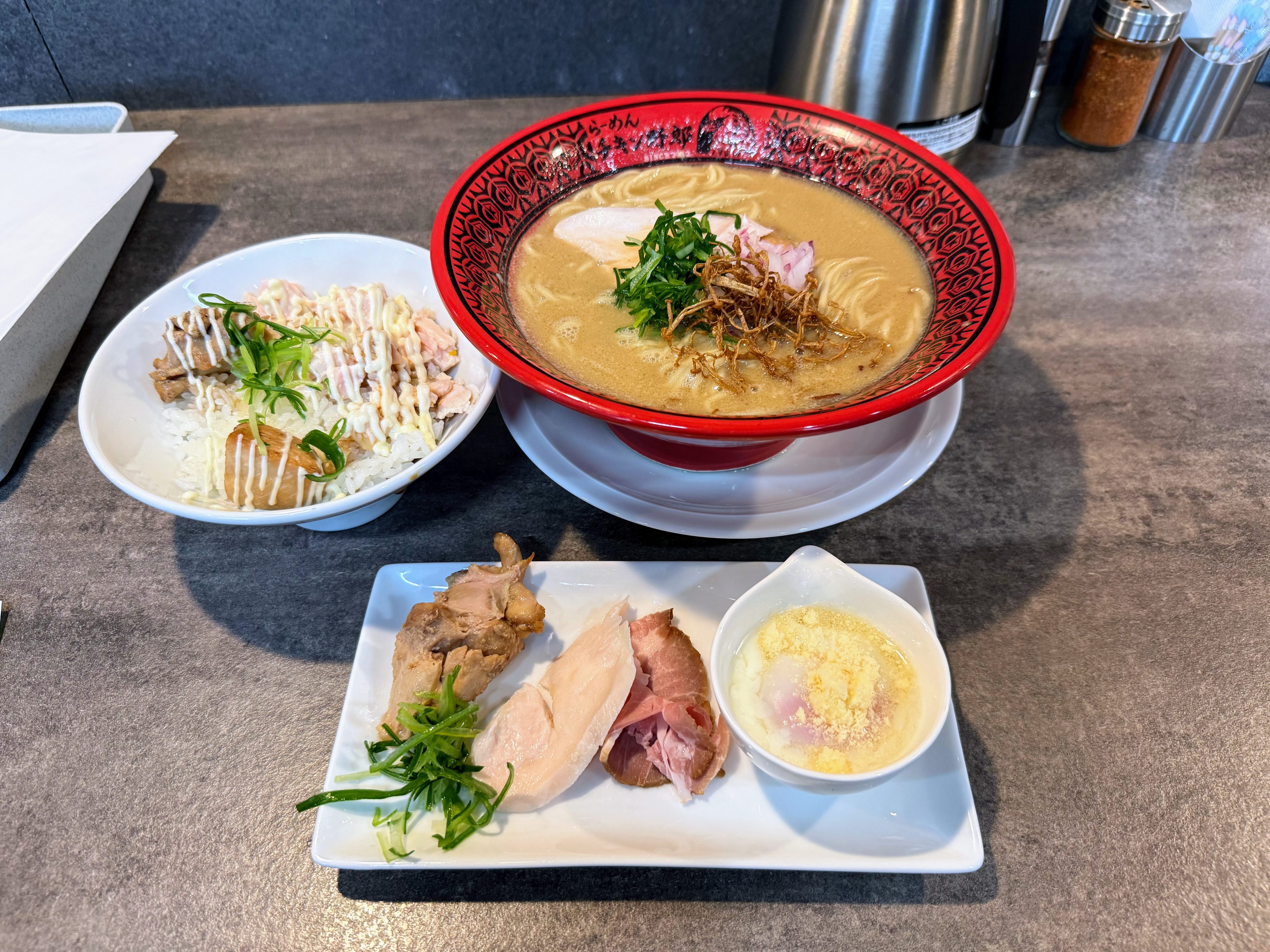 あの跡地に移転。4/9にオープンした『らーめんチキン野郎新草津店