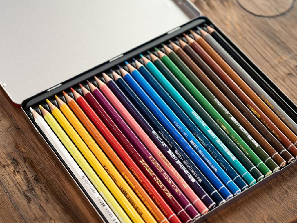 スタビロ オリジナル 水彩色鉛筆 缶ケースセット 24色 – 文化堂