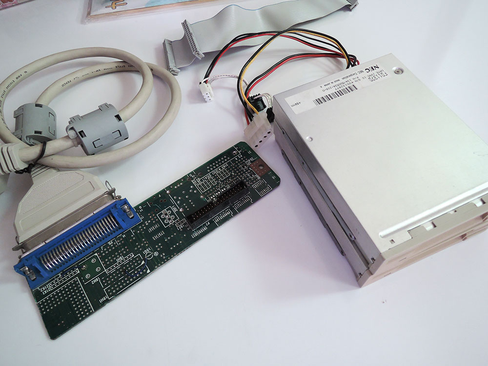 自作のPC-98用外付け3.5インチFDDユニット - radioc.dat