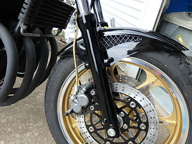 kawasaki ゼファー400 足回り変更、メーター交換、スイングアーム塗装