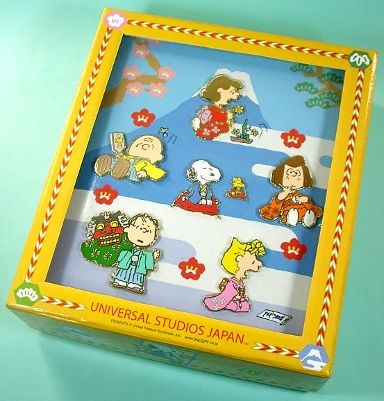 ∪^^・)USJスヌーピーお正月バージョンピンバッチセット