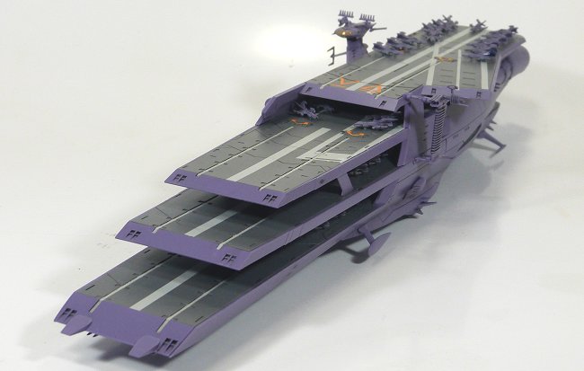 【未組立】ヤマト 大ガミラス帝国軍ガイペロン級多層式航宙母艦 ランベア バンダイ 大ガミラス帝国軍 ガイペロン級 多層式航宙母艦 シュデルグ