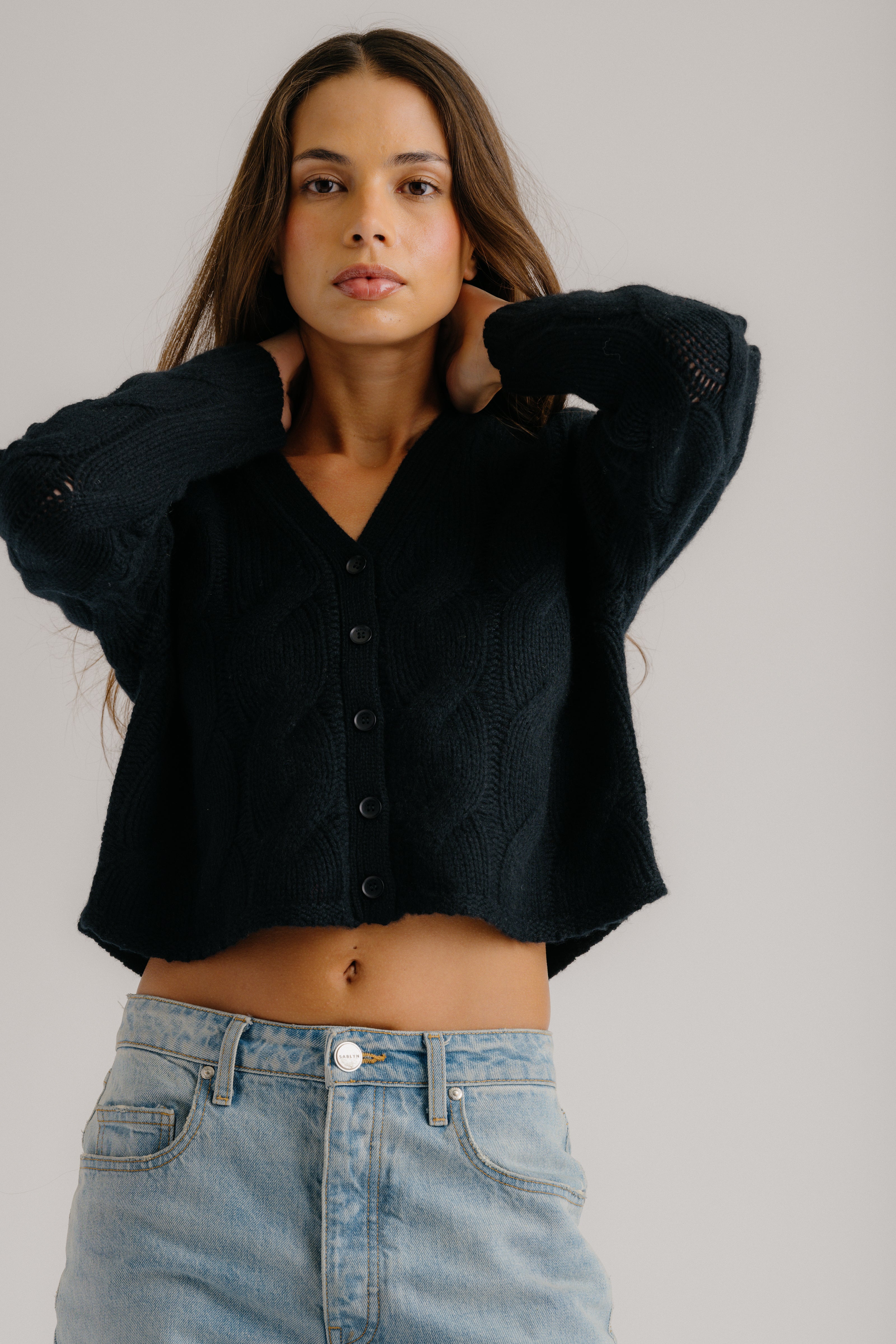 JOLIE V-NECK CROPPED CABLE CASHMERE CARDIGAN | BLACK – SABLYN