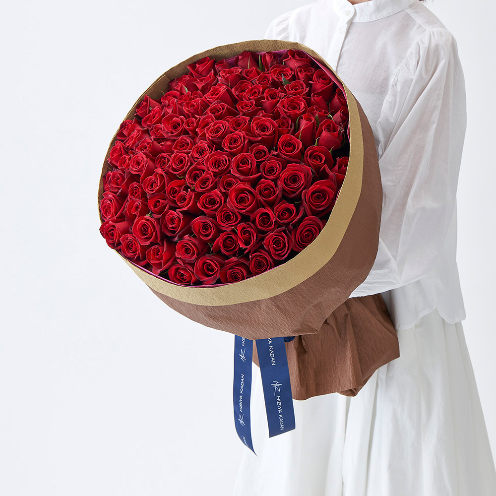 100本の赤バラの花束「アニバーサリーローズ」 | 花・花束を贈る