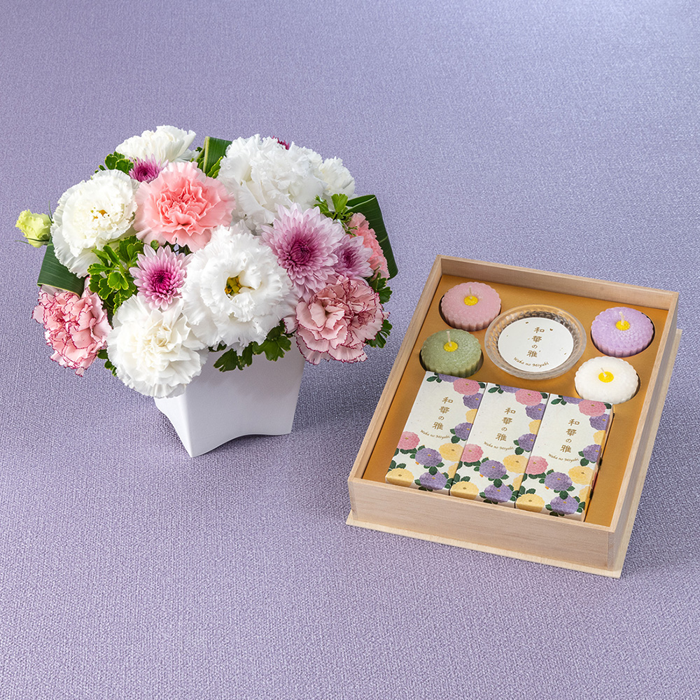 お供え用】 カメヤマキャンドル「和華の雅」とアレンジメントのセット