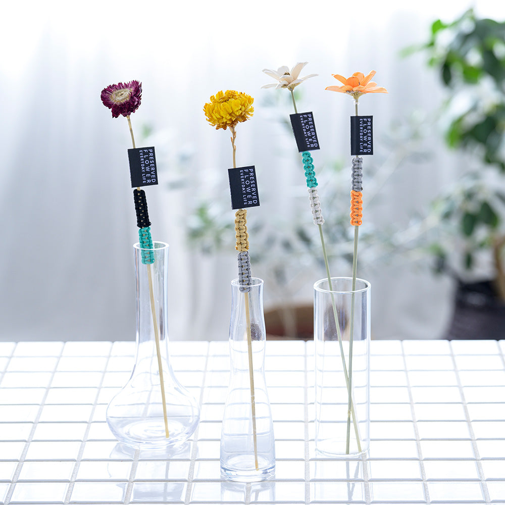 一輪挿しに飾るだけで簡単に華やかなインテリアになる PFEL ICHIRIN